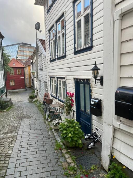 Beautiful Bergen House From 1790 Appartement Buitenkant foto