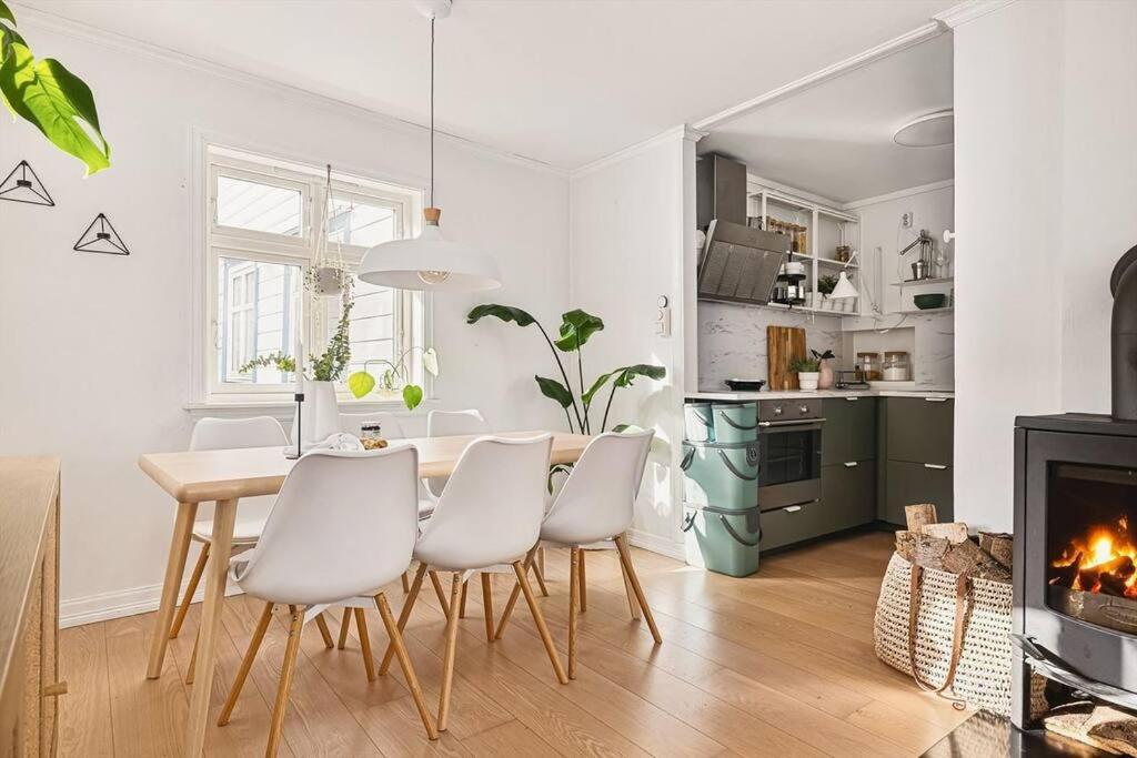 Beautiful Bergen House From 1790 Appartement Buitenkant foto