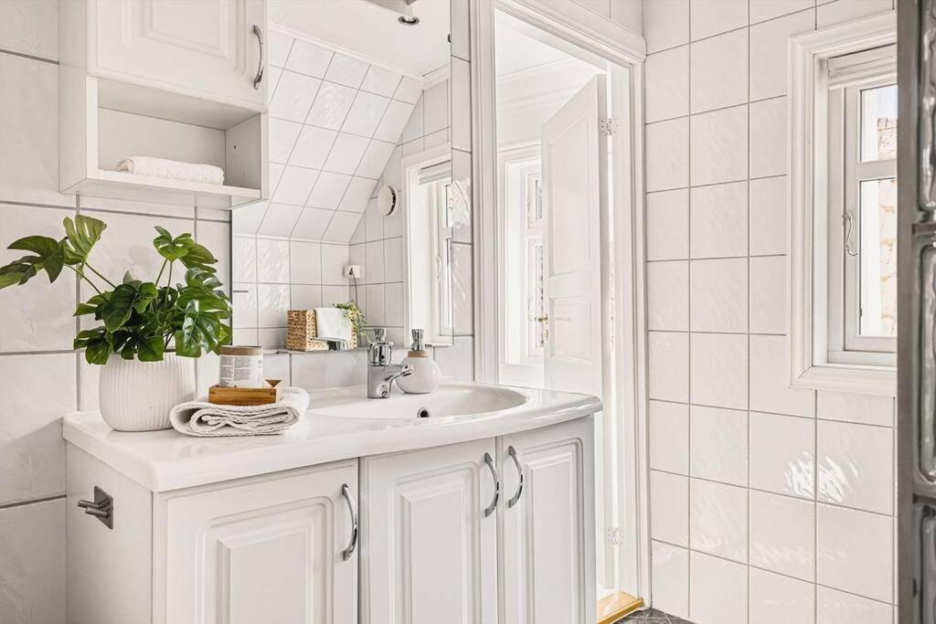 Beautiful Bergen House From 1790 Appartement Buitenkant foto