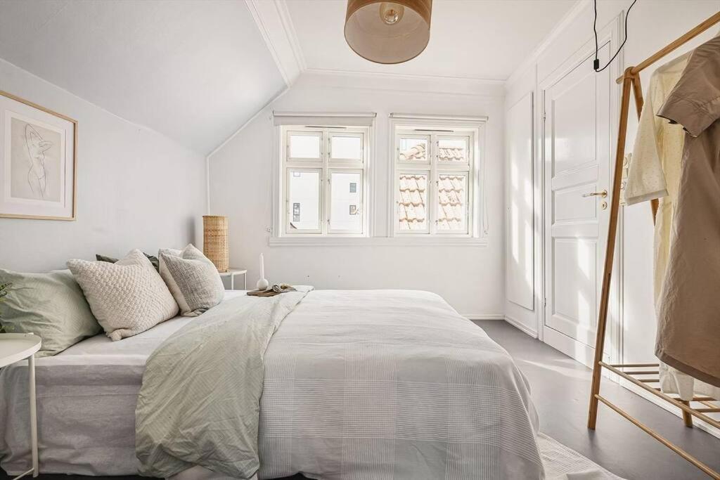 Beautiful Bergen House From 1790 Appartement Buitenkant foto