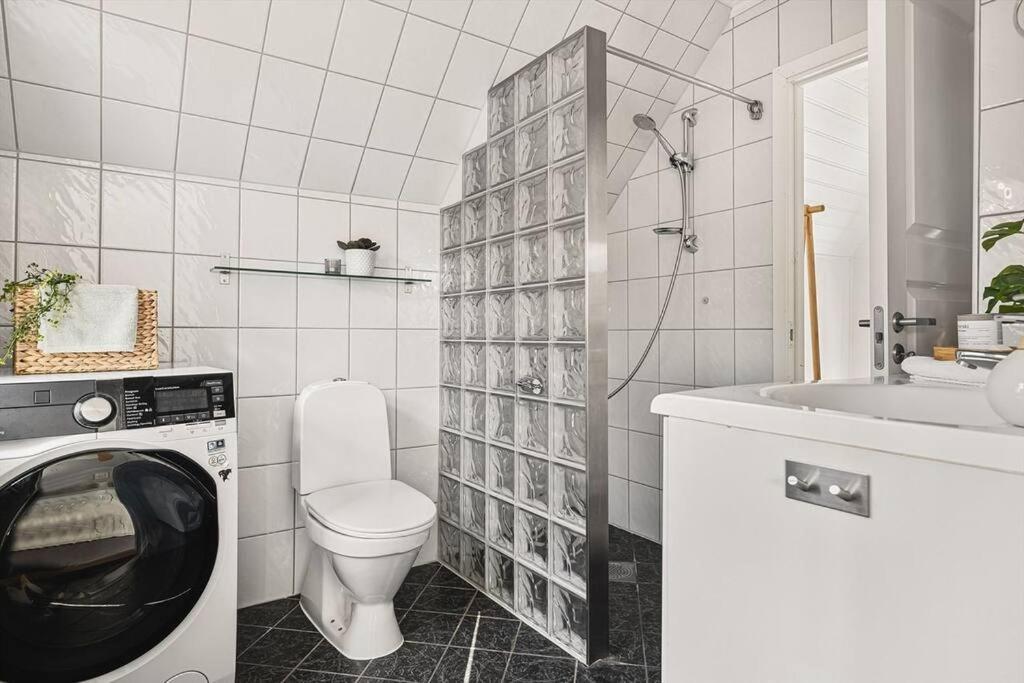 Beautiful Bergen House From 1790 Appartement Buitenkant foto